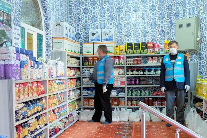 Bursa'da ihtiyaç sahipleri için caminin içine market kuruldu G3