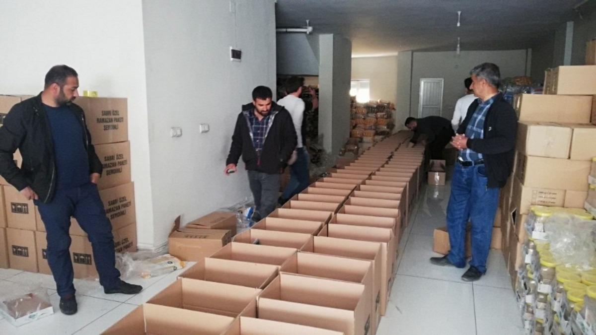 Celal ve Sabri &Ouml;zel kardeşlerden Ramazan yardımı