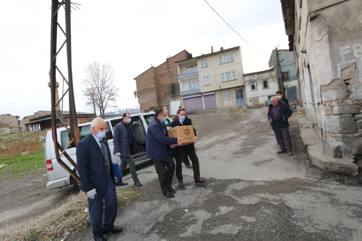 Vakıflar ihtiya&ccedil; sahibi aileleri unutmadı