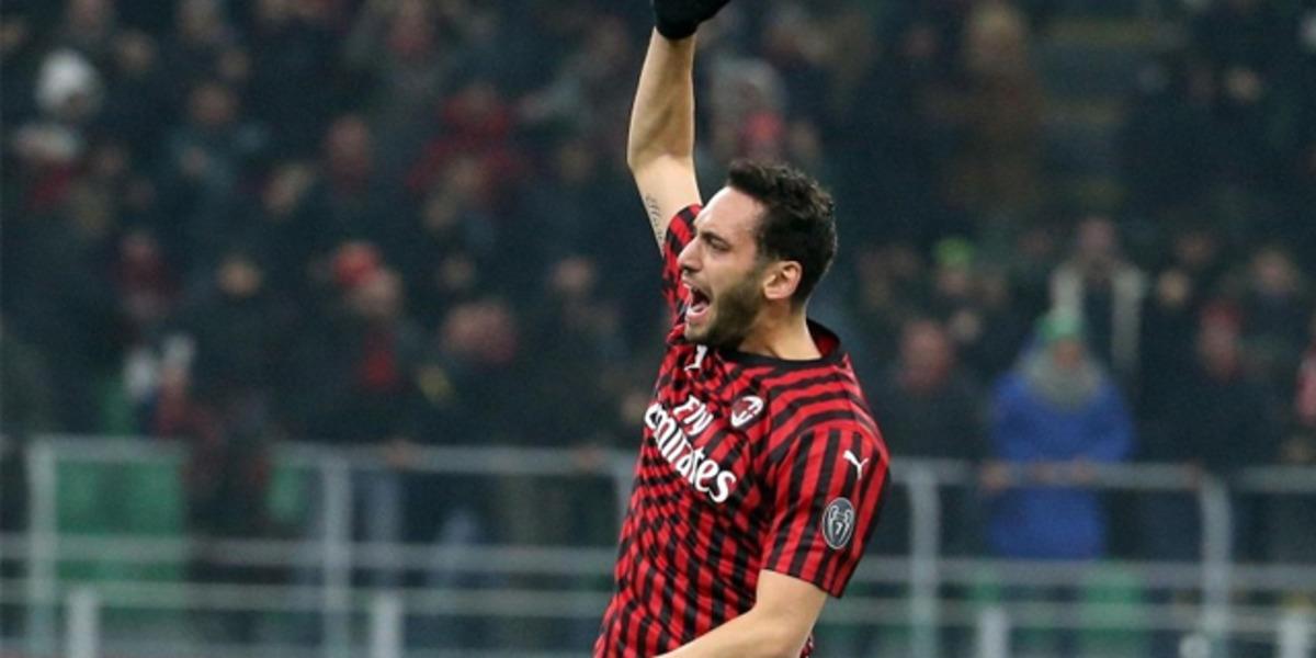 Hakan &Ccedil;alhanoğlu, Milan ile s&ouml;zleşme tazeliyor