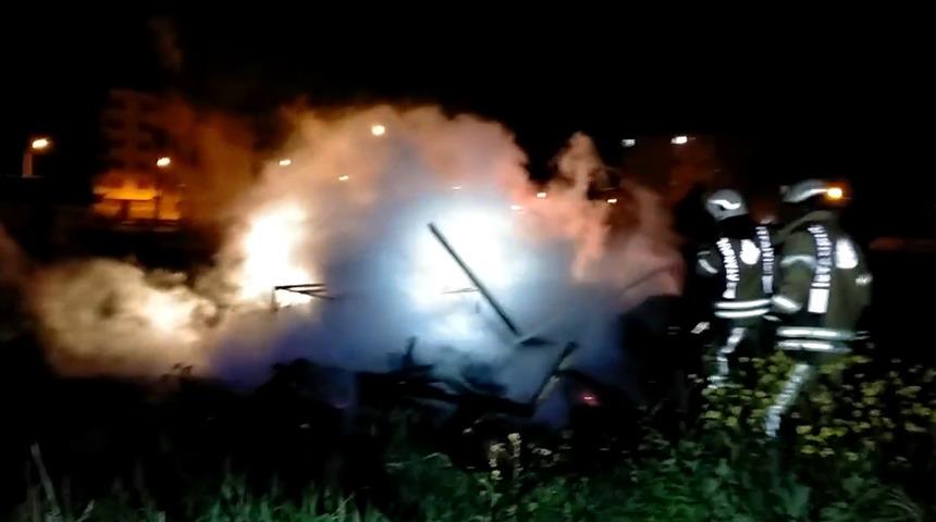 Silivri'de g&uuml;vercinlerin bulunduğu barakada yangın