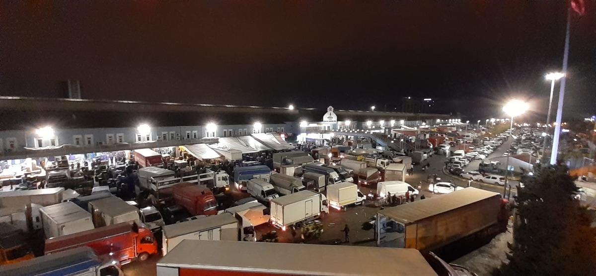 Bayrampaşa sebze halinde sokağa &ccedil;ıkma yasağı yoğunluğu