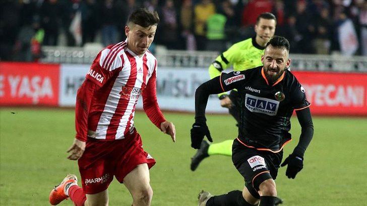 Menajeri, Mert Hakan'ı Fenerbahçe'ye götürdü G1