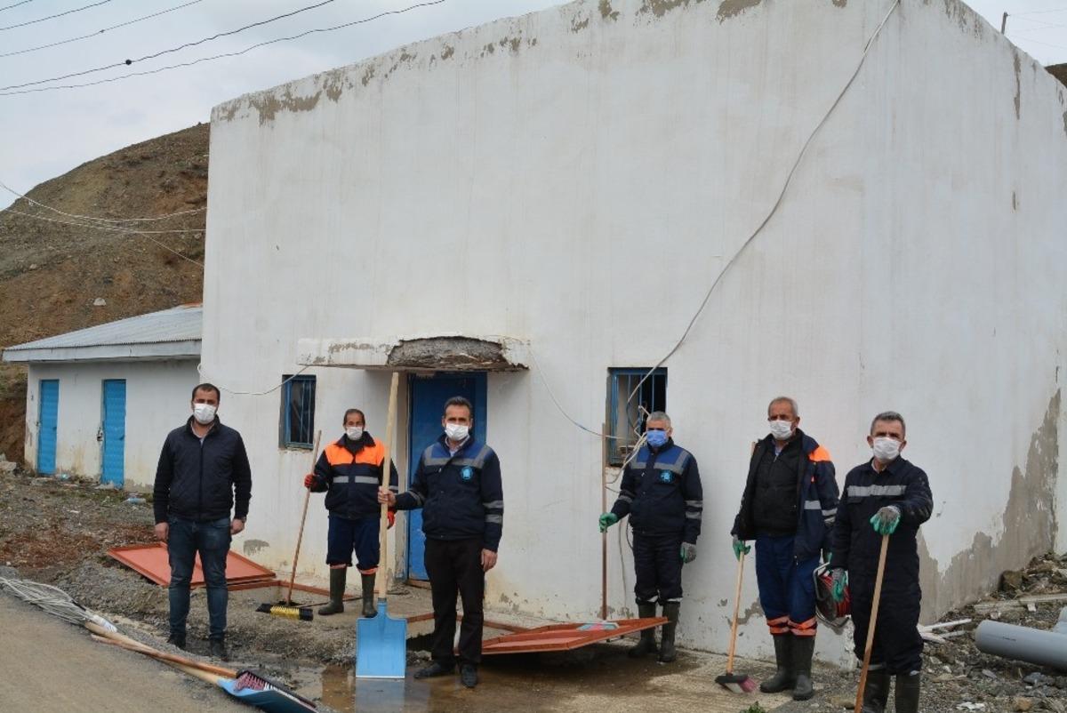 Hakkari&rsquo;de i&ccedil;me suyu depoları yıkandı
