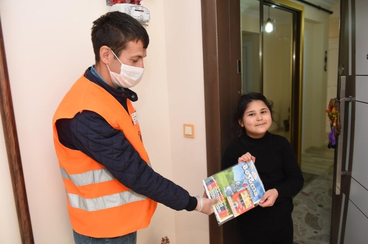 Altındağlı &ccedil;ocuk ve gen&ccedil;lerin evlerine kitap hizmeti