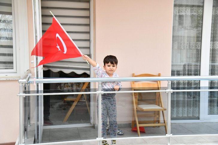 Isparta’da evler Türk Bayraklarıyla donatılıyor G3