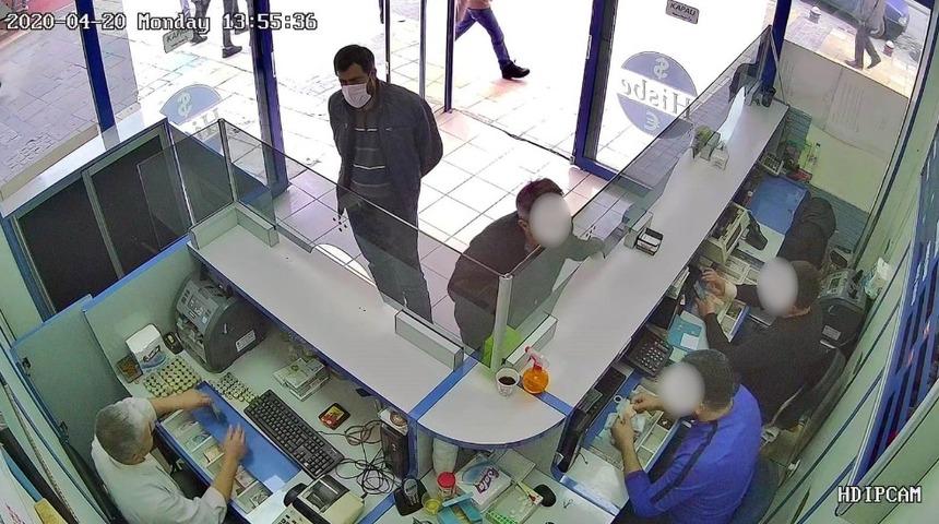 Dolar bozduran m&uuml;şteriye yanlışlıkla euro parası verdi