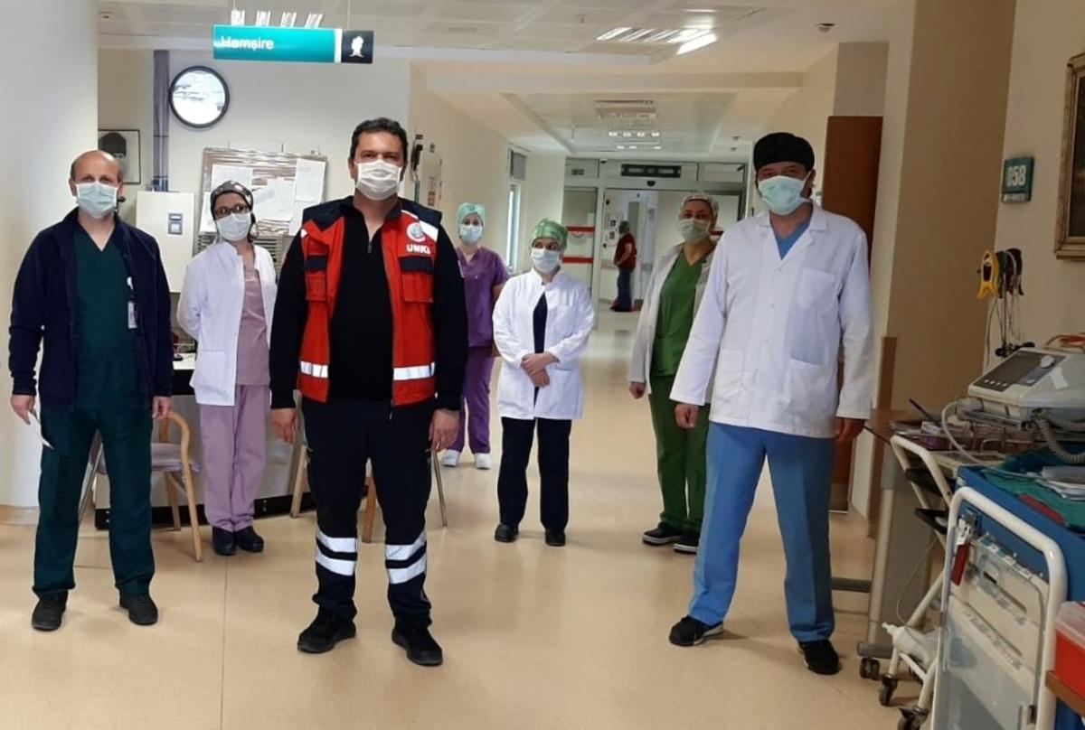 Eskişehir İl Sağlık M&uuml;d&uuml;r&uuml; Prof. Dr. Uğur Bilge koronavir&uuml;s hastalarını ziyaret etti