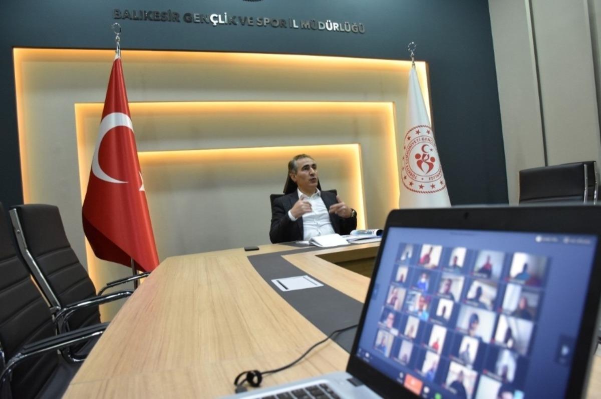 Sporcular antrenmanlara internet &uuml;zerinden devam edecek