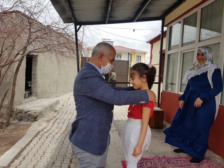 Başkan Ensari’den hayalindeki pastayı çizen kıza sürpriz G2