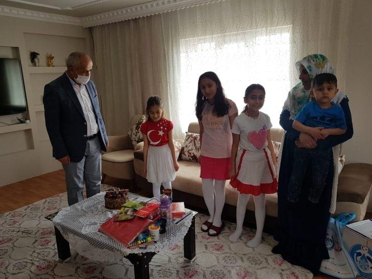 Başkan Ensari’den hayalindeki pastayı çizen kıza sürpriz G4