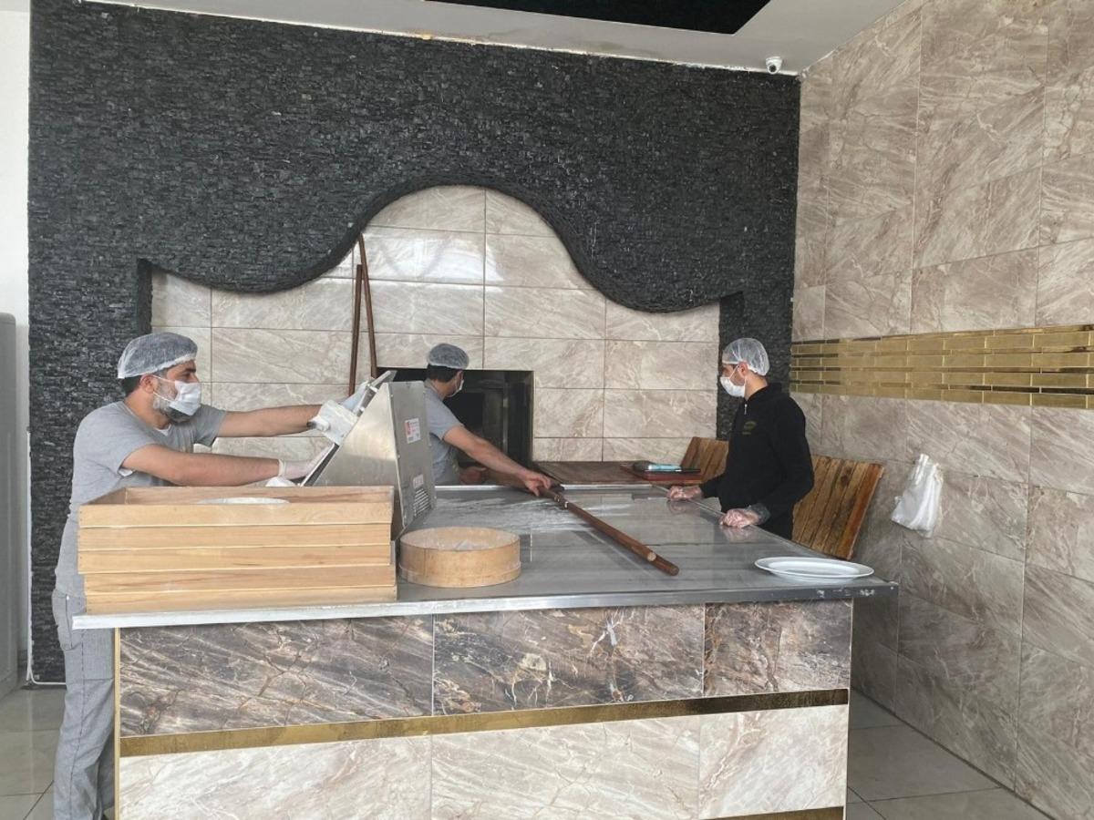 Diyarbakır&rsquo;da sağlık &ccedil;alışanlarına bir ay boyunca yemek ikramı