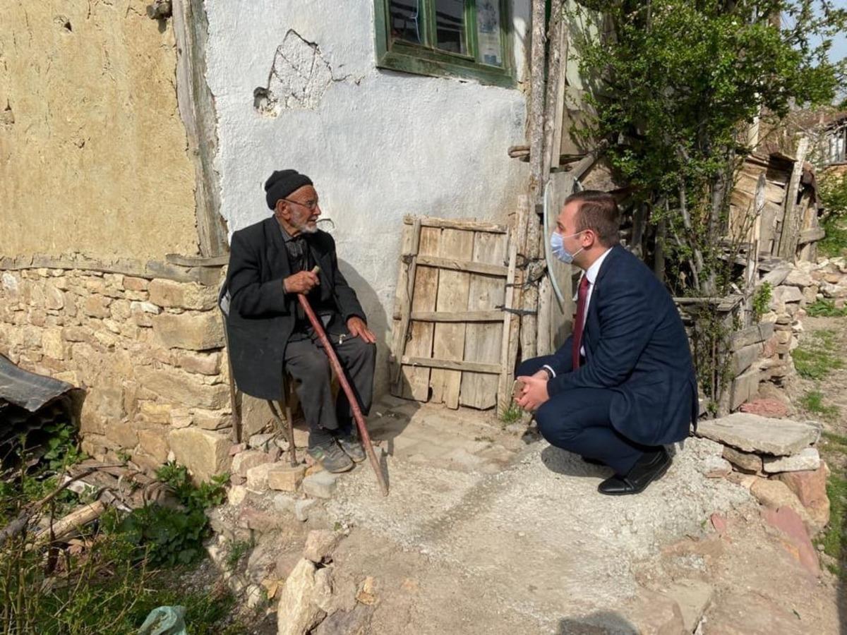 K&ouml;ylerde yaşayan vatandaşlara maske dağıtıldı