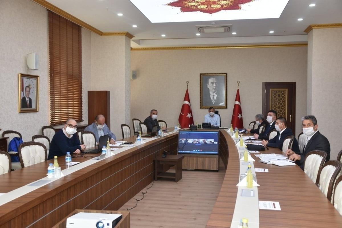 Vali Sezer: &ldquo;Hedefimiz b&uuml;t&uuml;n k&ouml;ylerimizi belli standartlara kavuşturarak &ouml;rnek k&ouml;yler haline getirmek&rdquo;