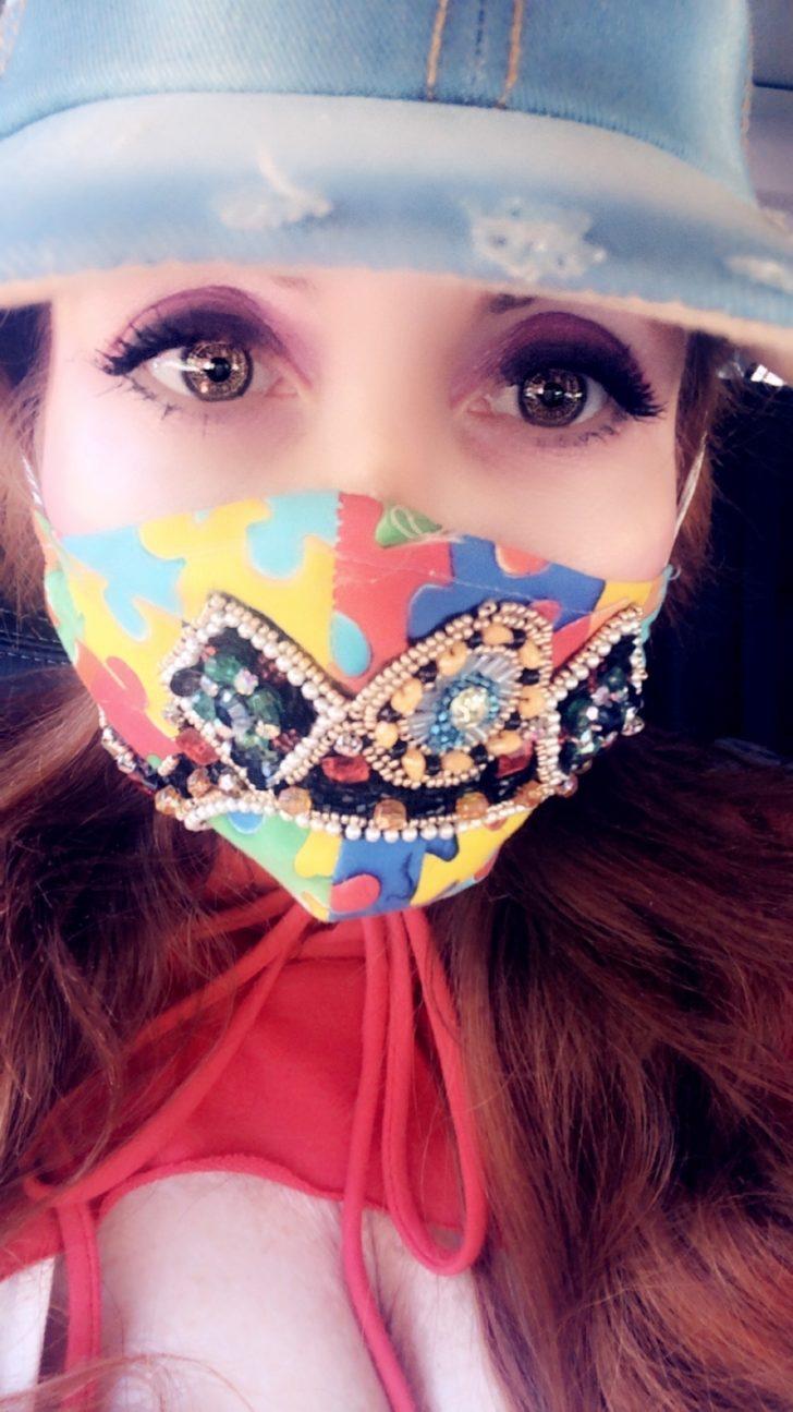 Phoebe Price maskelerini sergiledi  G2