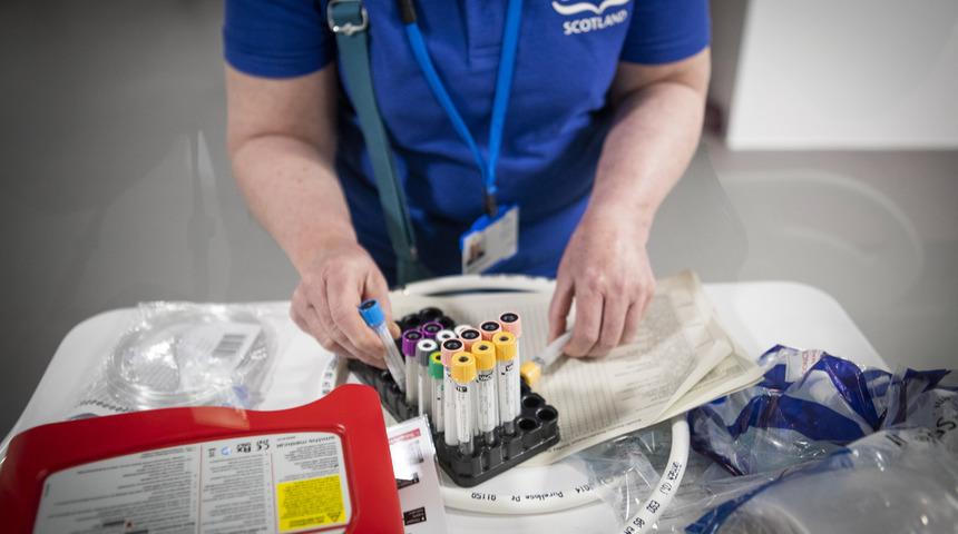 Covid-19 aşısı insanlar üzerinde denenecek! Umut yüzde 80