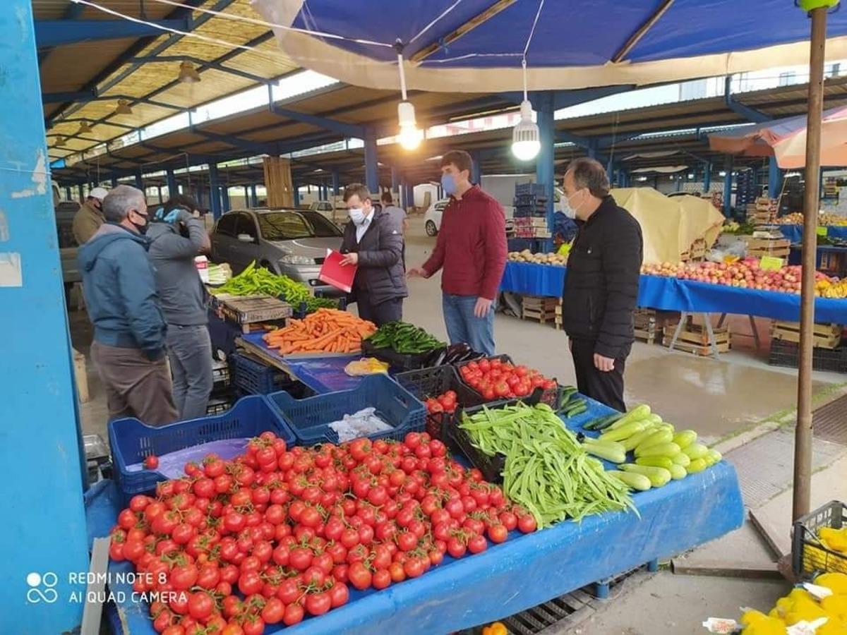 Sebze-meyve satış alanlarında Covid-19 d&uuml;zenlemesine uyup uymadığı denetlendi