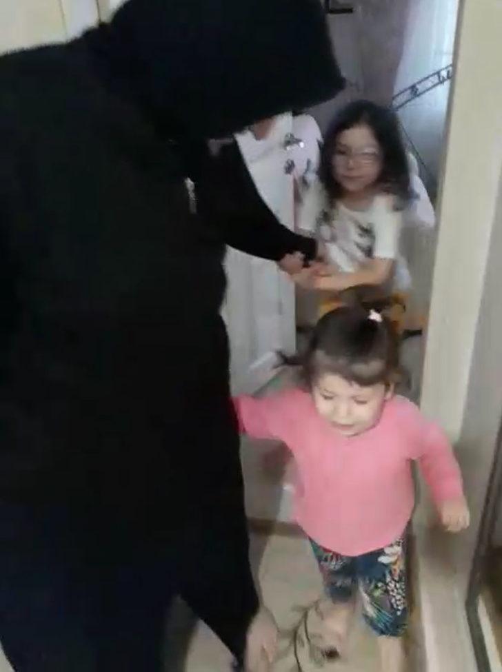 Anneannesi dışarı çıkmak isteyince böyle engelledi G4