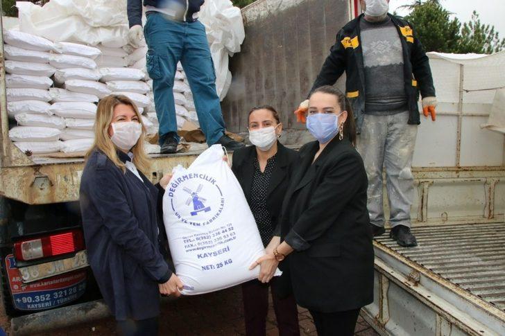 Kayseri’de, öğretmenler ihtiyacı olan 500 aileye un dağıttı G2