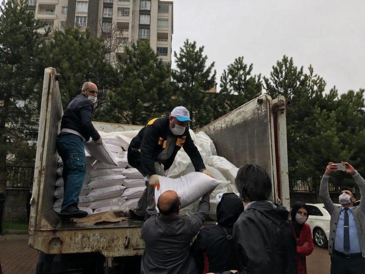 Kayseri’de, öğretmenler ihtiyacı olan 500 aileye un dağıttı G3