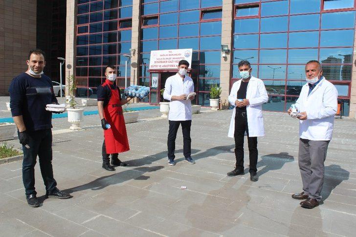 Sağlık personellerine yiyecek ikramı G1