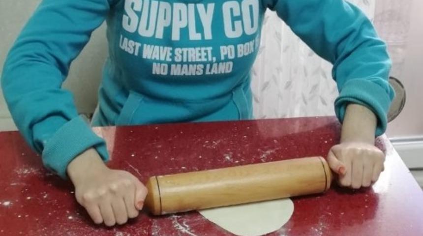 Öğrenciler videolu eğitimle evde kendi ekmeklerini yaptı