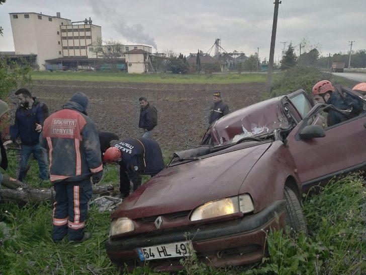 Akyazı’da otomobil şarampole yuvarlandı: 1 yaralı G3