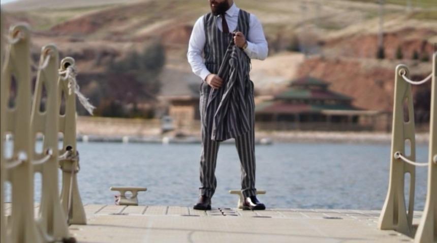 Model Hikmat Kucher 100 aileye gıda yardımında bulundu