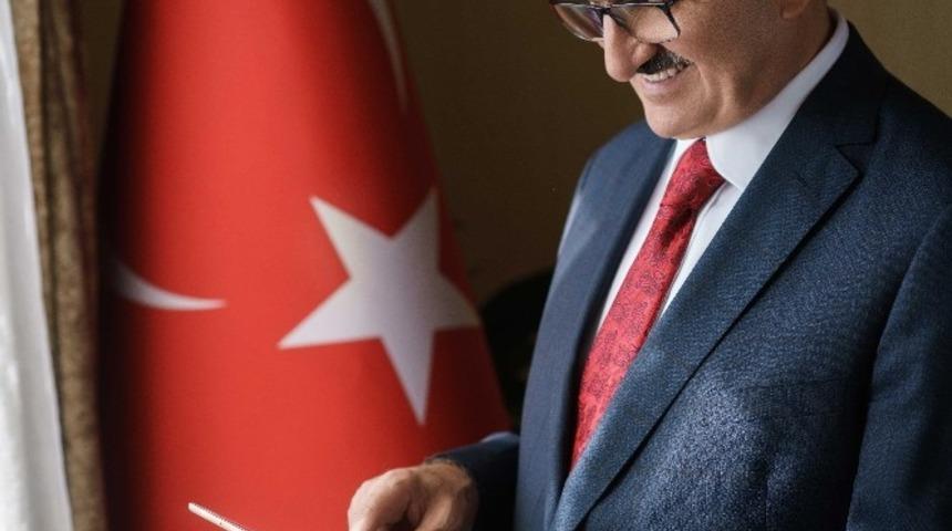 Vali Karaloğlu: &ldquo;G&ouml;ğs&uuml;m&uuml;z milli duygularımızla kabardığı s&uuml;rece balkonlar da bize meydan olur&rdquo;