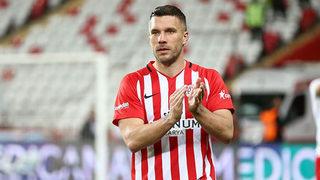 Antalyasporlu futbolcu Podolski sporseverleri heyacanlandırdı
