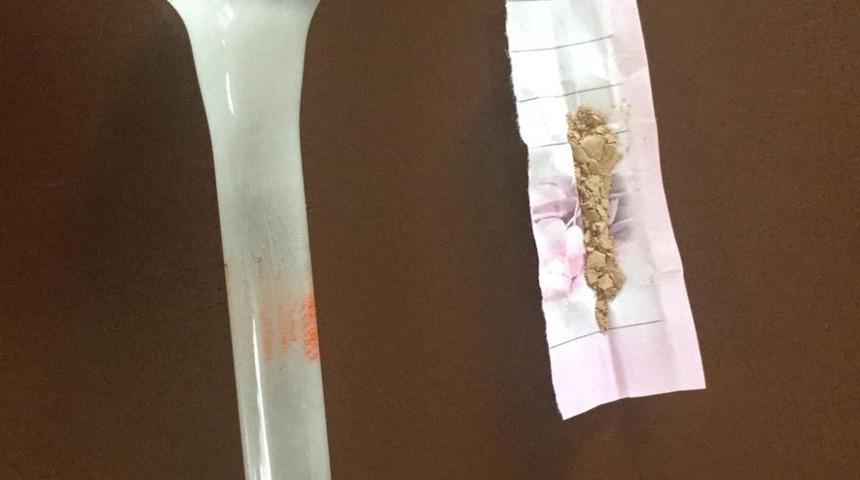 Mersin&rsquo;de bir kişi 4 gram eroinle birlikte yakalandı