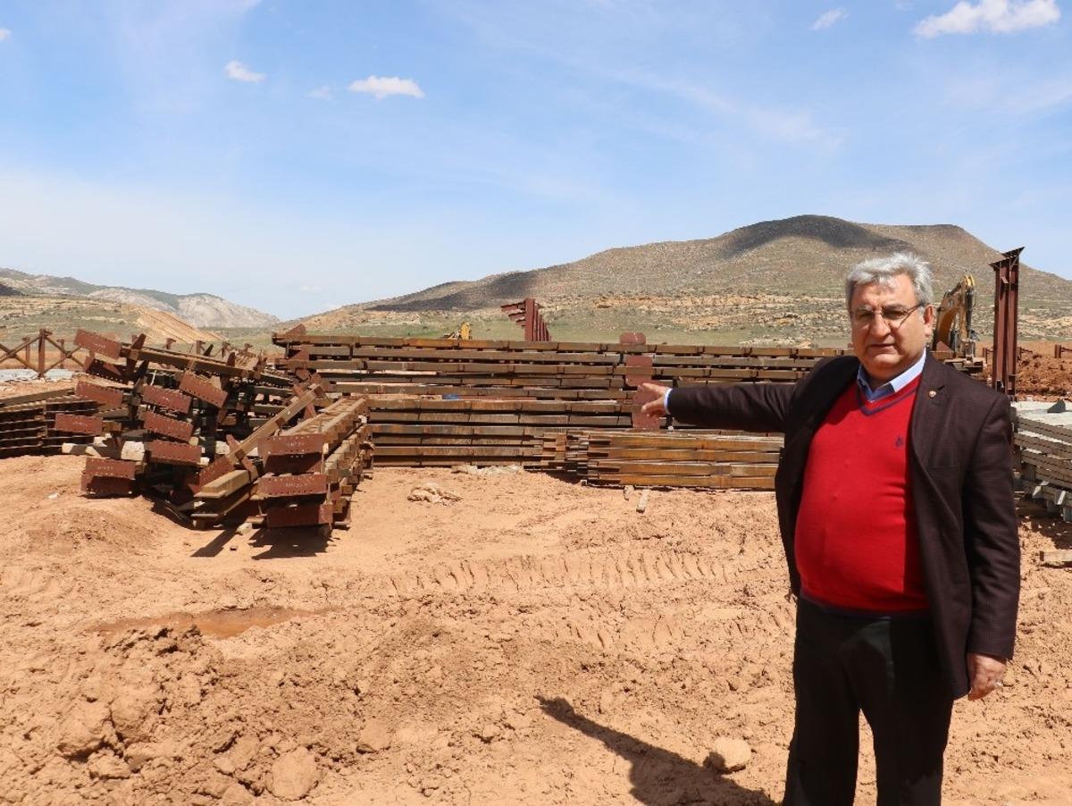 &ldquo;Canlı Hayvan Pazarı&rdquo; inşaatı vir&uuml;se rağmen devam ediyor