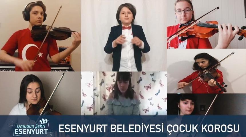 Esenyurt’ta çocuklara çiçek ve bayrak sürprizi