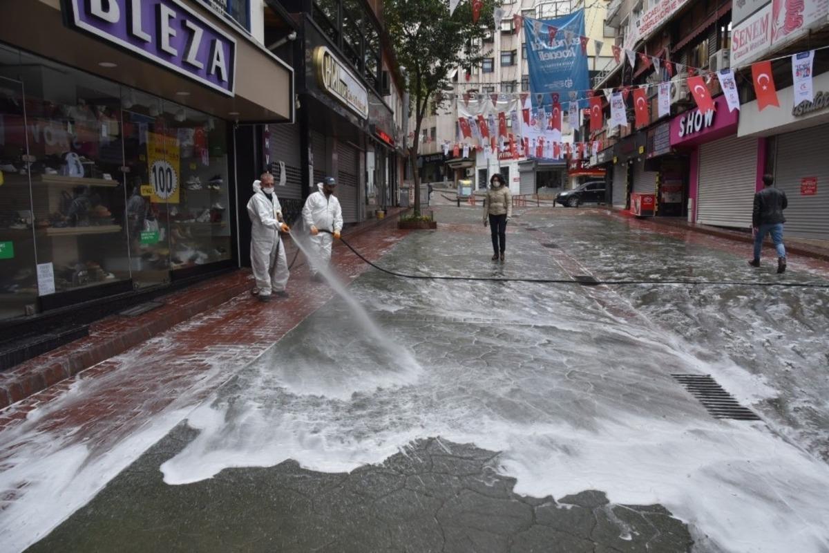İzmit&rsquo;te her hafta 11 bin 624 metrekare alan dezenfekte ediliyor