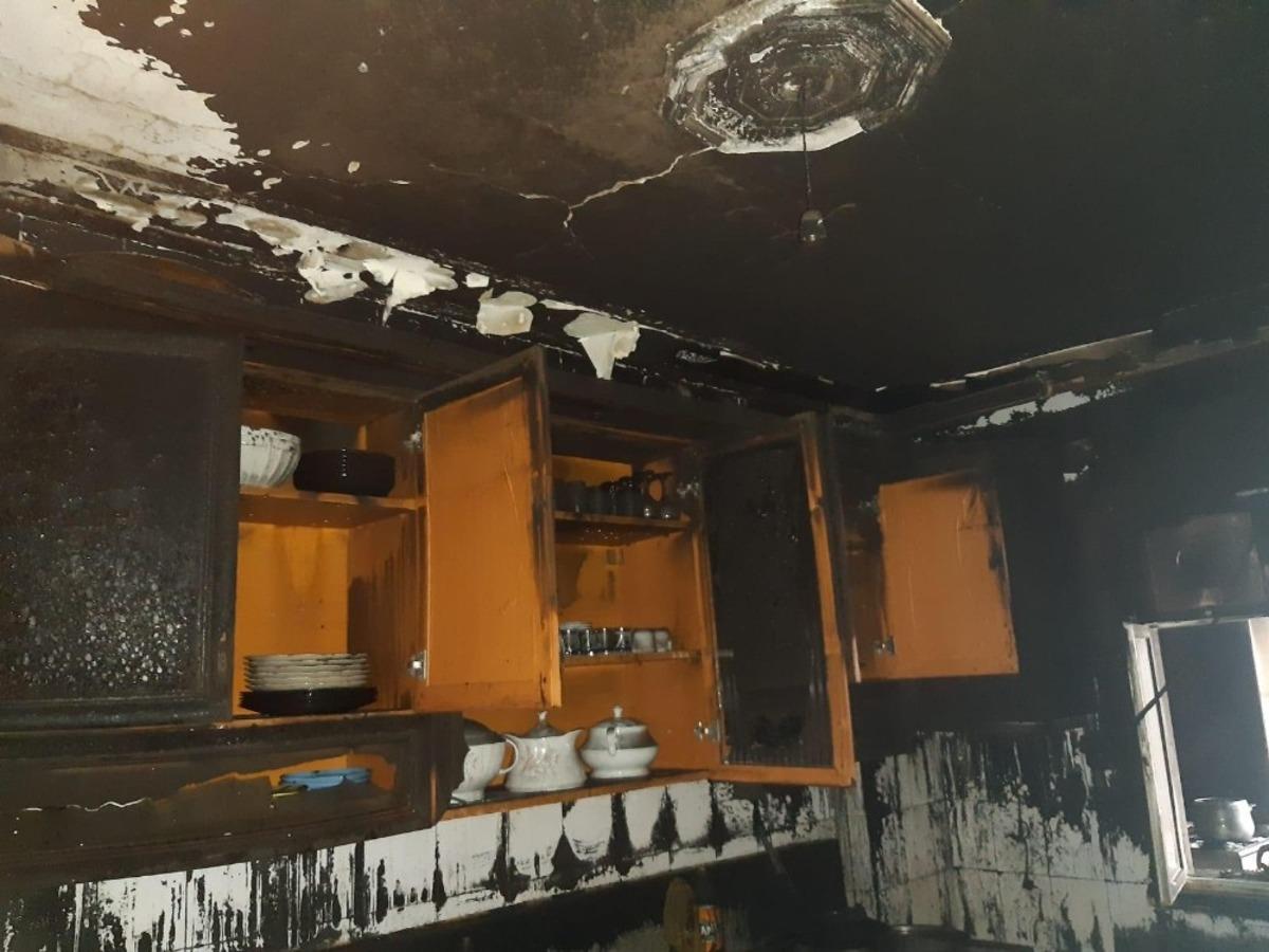 Yangında evleri kullanılamaz hale gelen aileye Başkan Beyoğlu sahip &ccedil;ıktı