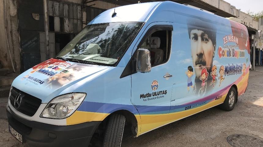 Kaş Belediyesinden 23 Nisan Minib&uuml;s&uuml;