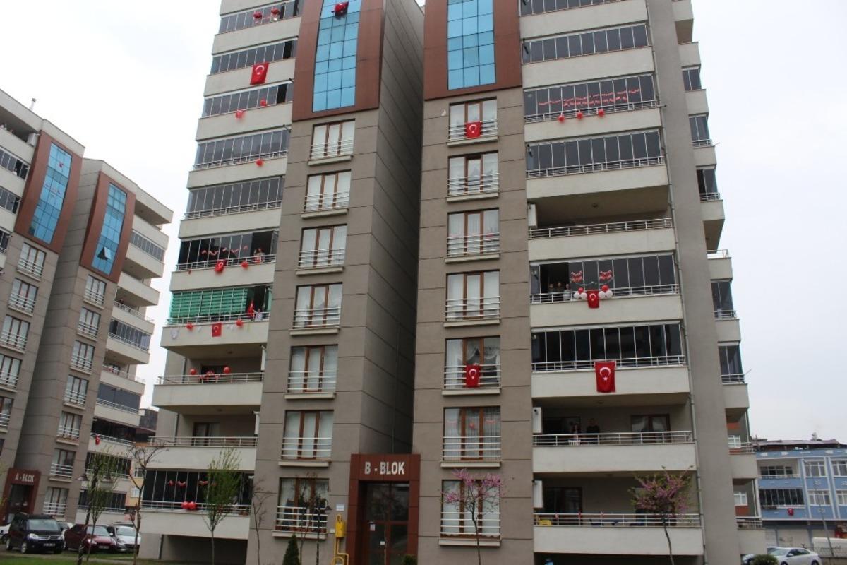 Korona vir&uuml;s g&ouml;lgesinde 23 Nisan coşkusu