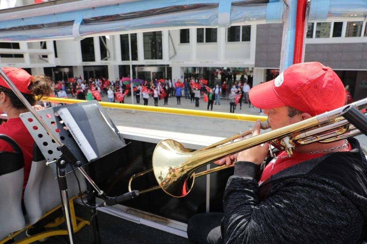B&uuml;y&uuml;kşehir bandosundan 23 Nisan konseri