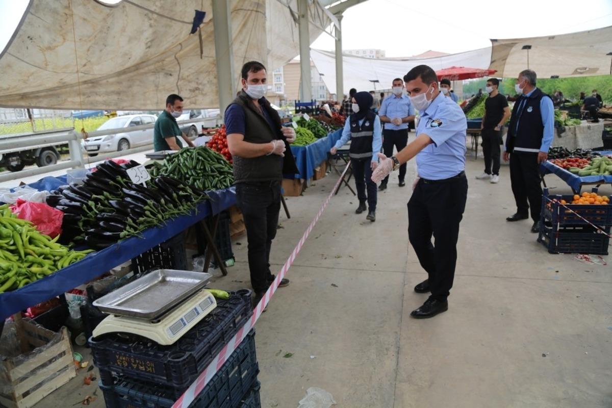 Haliliye zabıtası semt pazarlarında tedbirleri sıkı tutuyor