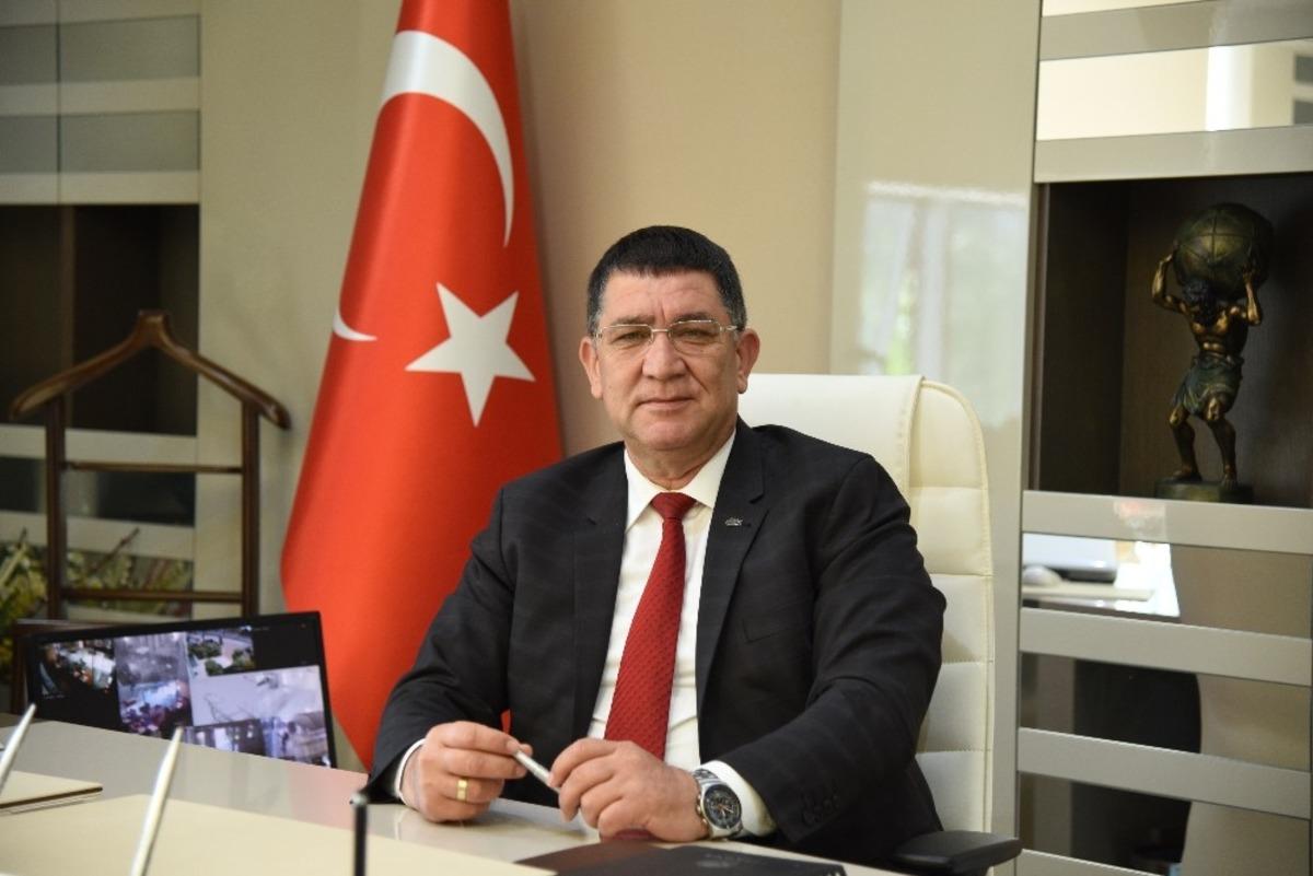 Antalyalı y&ouml;neticilerin 23 Nisan mesajları