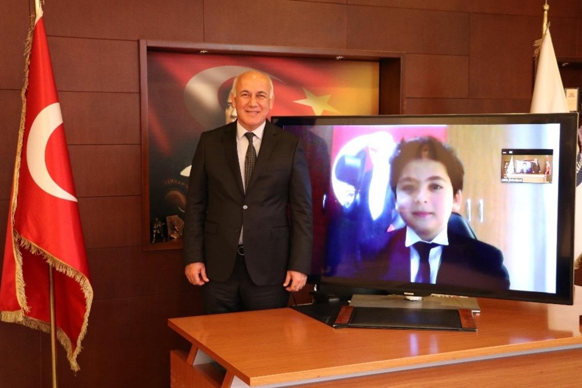 S&ouml;keli Berke, başkanlık koltuğuna online oturdu