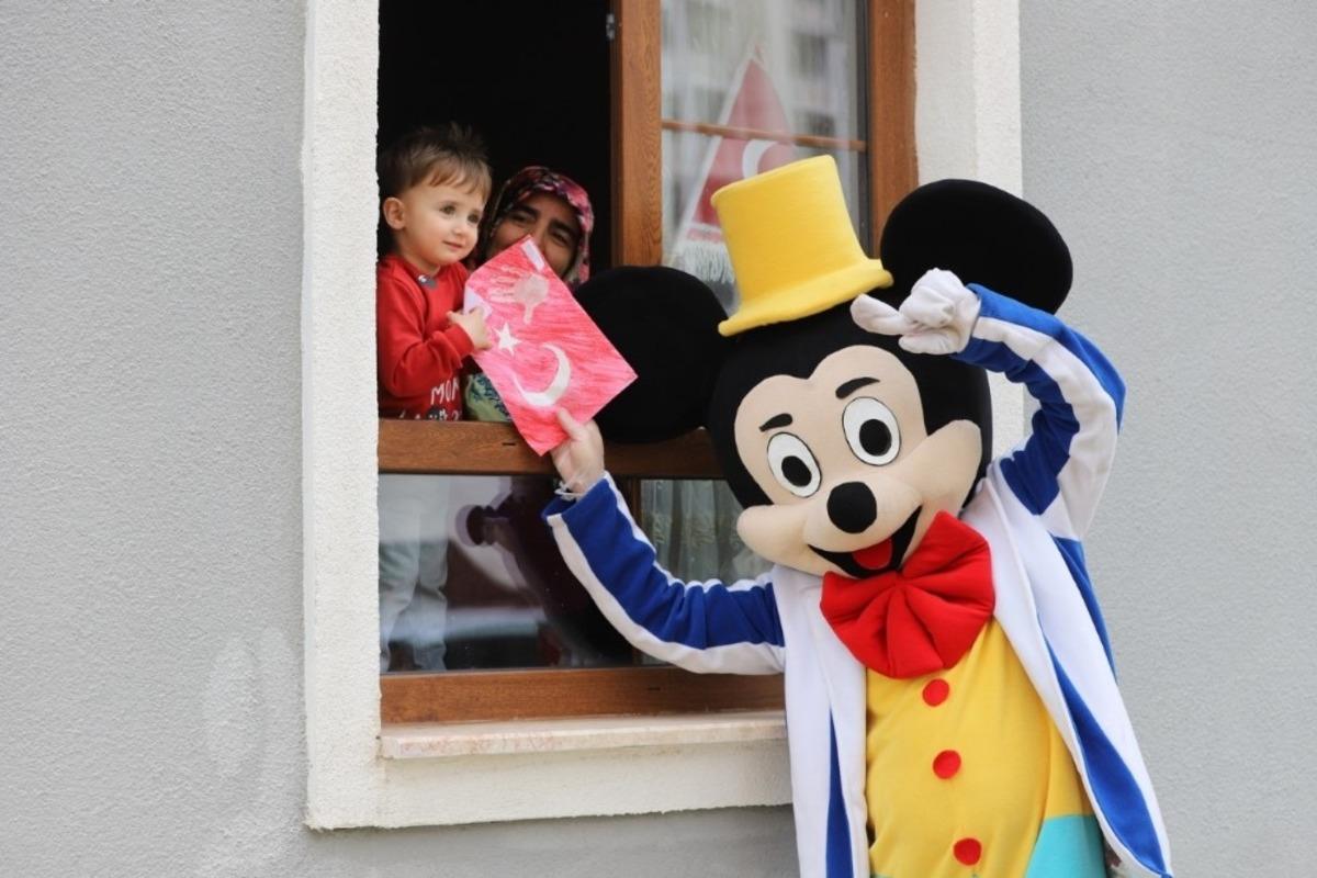 Belediye Başkanı Rasim Arı&rsquo;dan &ccedil;ocuklara 23 Nisan s&uuml;rprizi