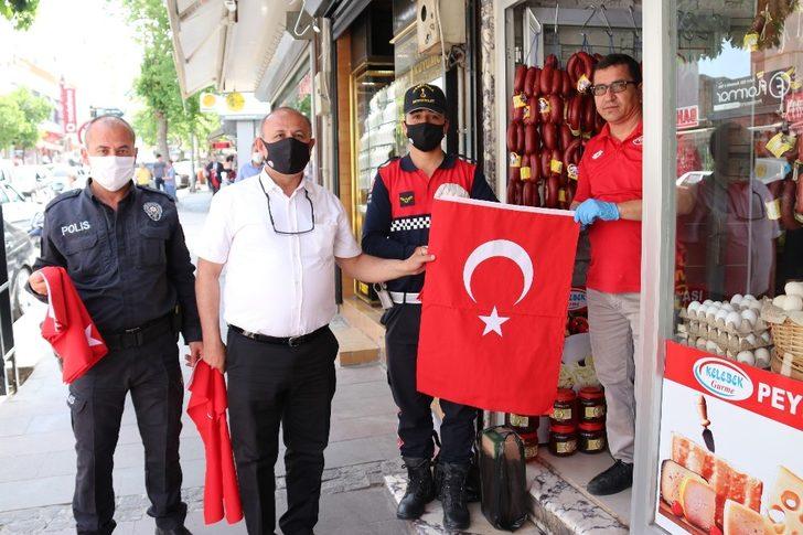 Kozan sokakları Türk bayrakları ile donatıldı G3