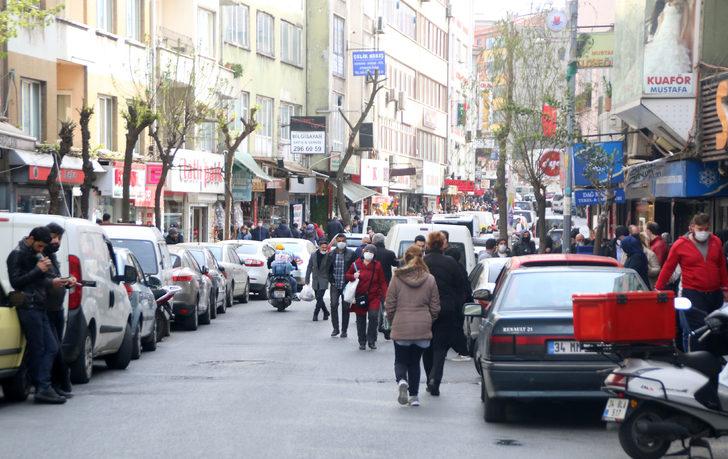 Sosyal mesafeyi unutup alışverişe koştular G4
