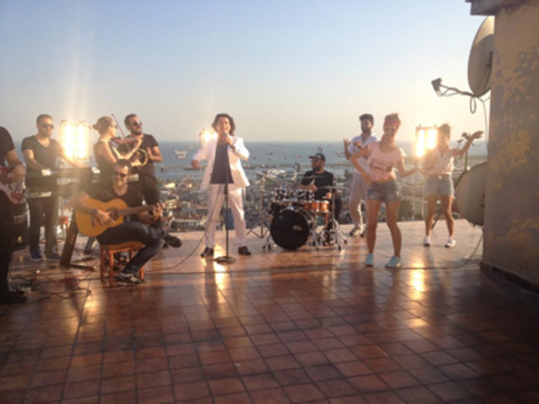 Murat Başaran'ın klibinde eşi oynadı