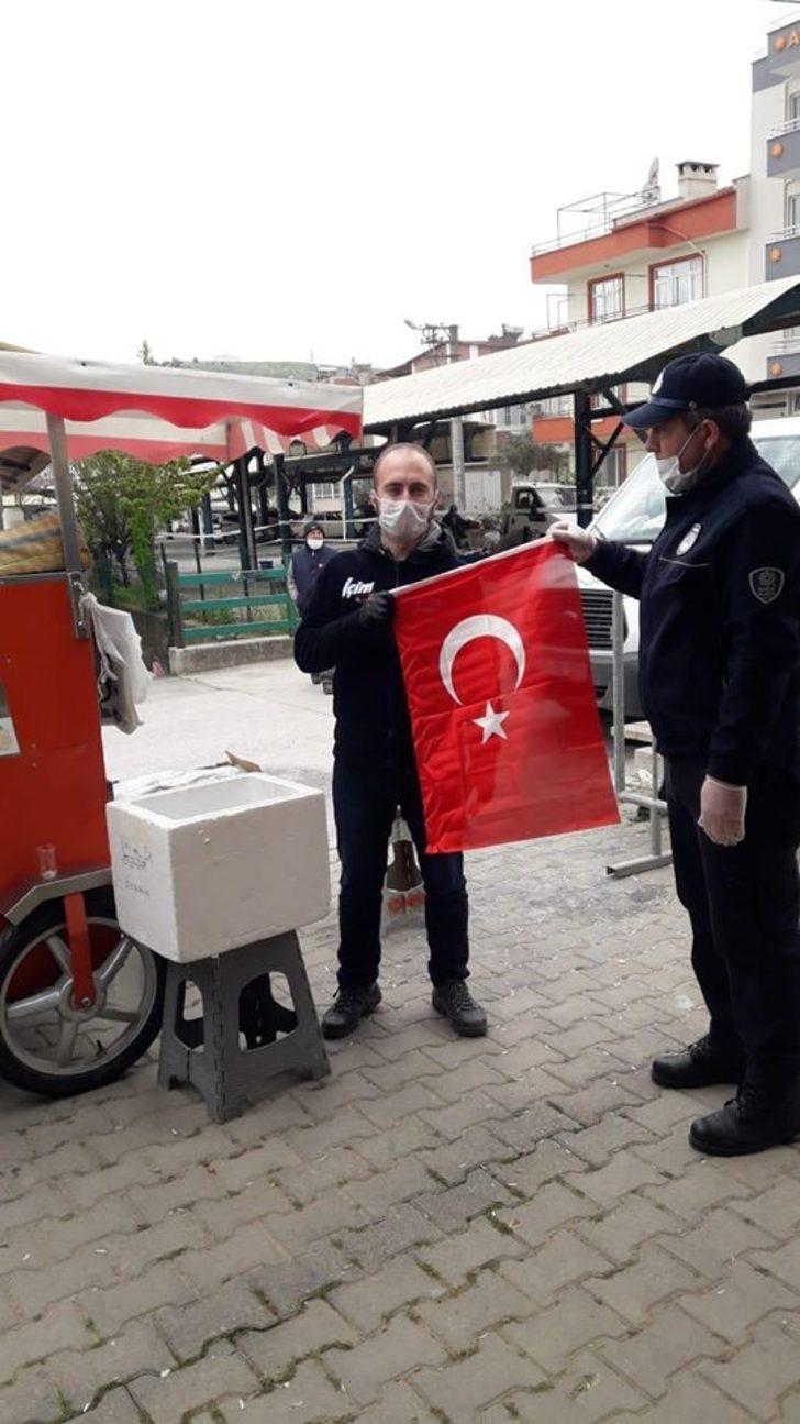 Karesi Belediyesinden 100. yıl coşkusuna bayraklı çağrı G1