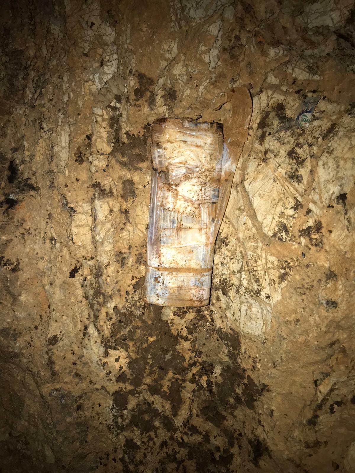 Hakkari'de el yapımı patlayıcı ve yaşam malzemeleri ele ge&ccedil;irildi