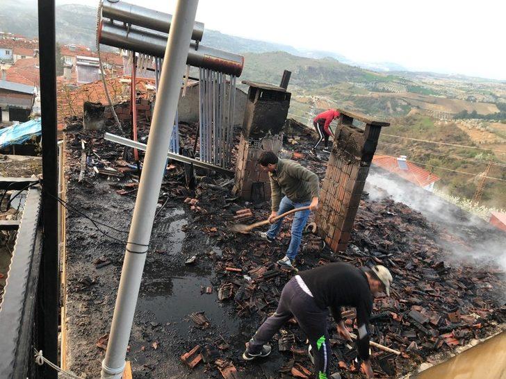 Selendi’de çatı yangını korkuttu G1