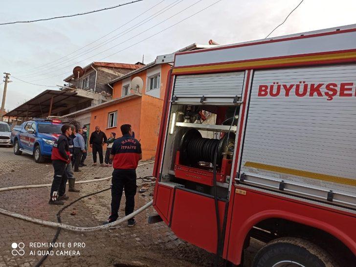 Selendi’de çatı yangını korkuttu G2