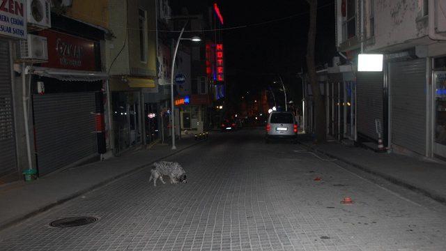 Sokağa çıkma kısıtlaması başladı, yollar boş kaldı